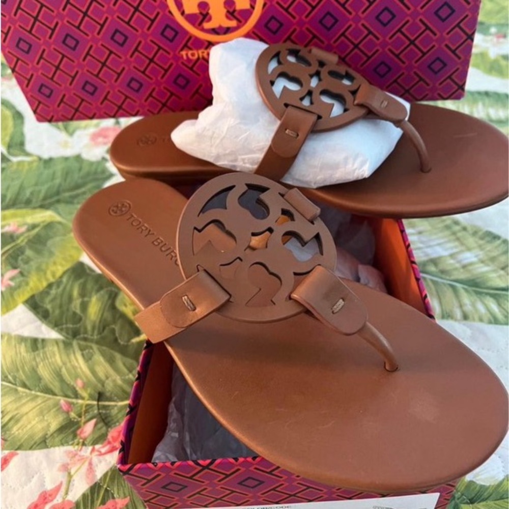 Tori burch size size 7 camel color brand new never worn Miller sandle